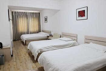 Super 8 Hotel Chengde Temple Of Fire God Bagian luar foto